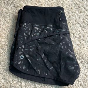 Lululemon shorts 🍋